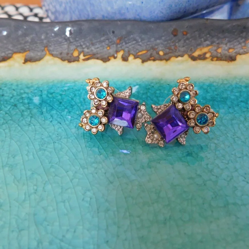 Betsey Johnson amethyst & emerald crystal, pearlescent gold tone owl earrings - Picture 3 of 5